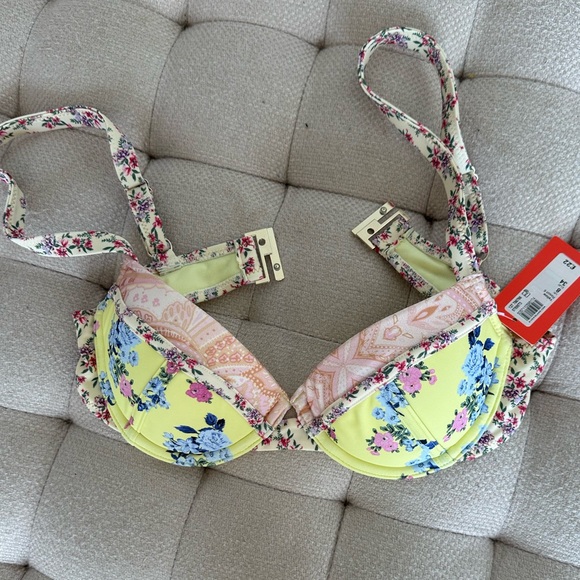 River island mixed floral cupped bikini top in yellow - Picture 4 of 4